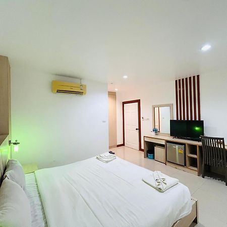 Cukoon Hotel Patong Exterior foto