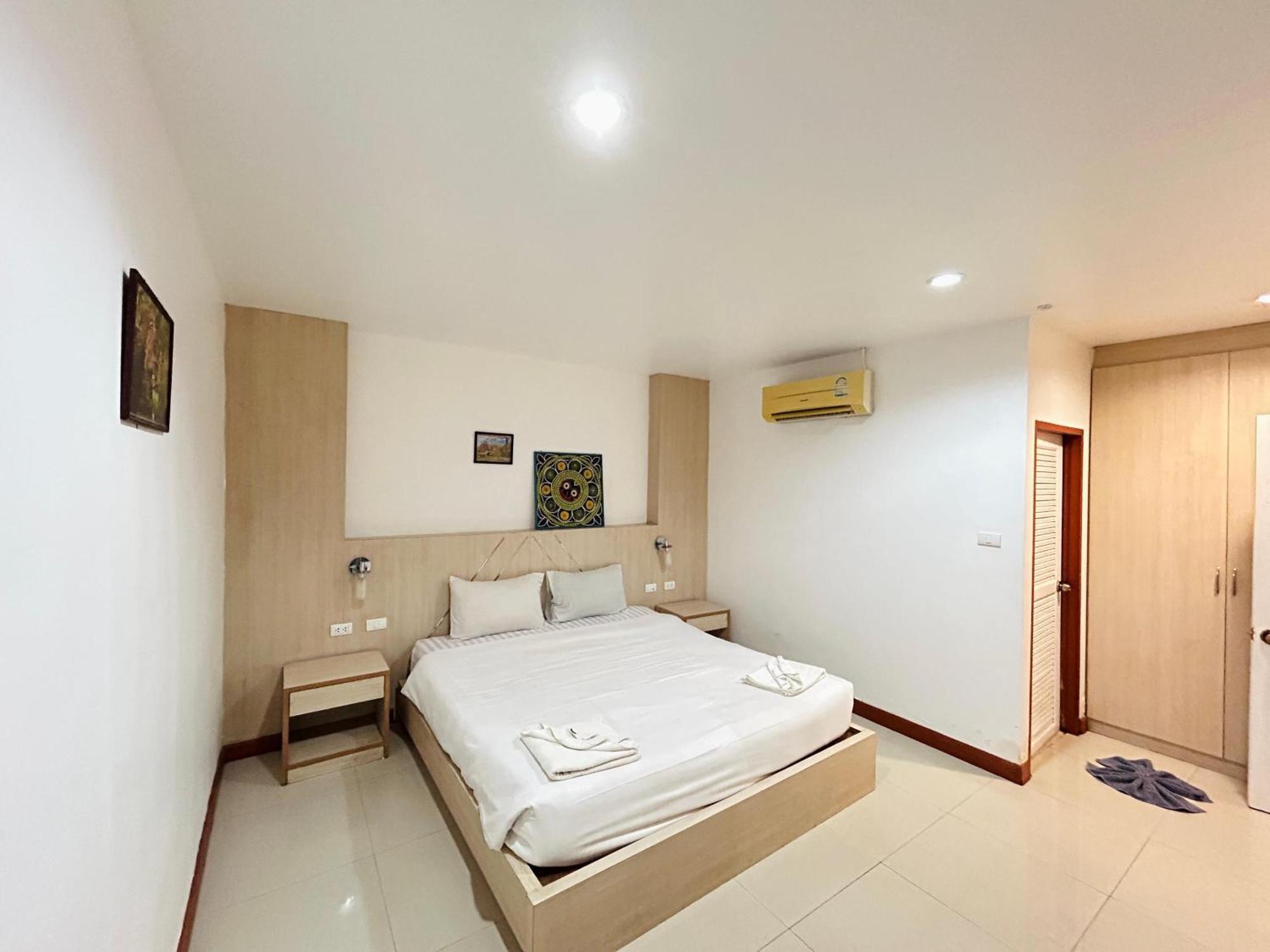 Cukoon Hotel Patong Exterior foto