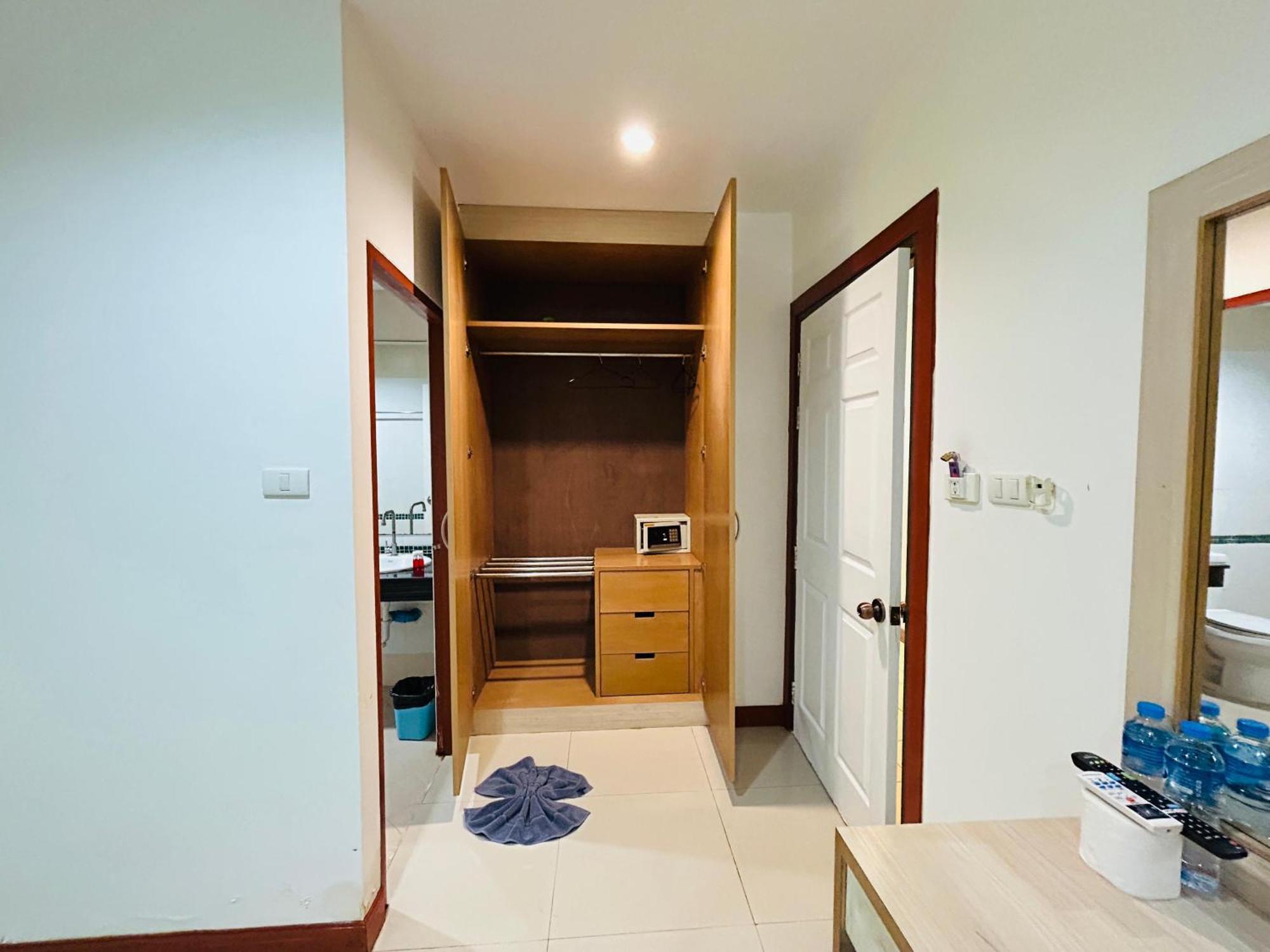 Cukoon Hotel Patong Exterior foto