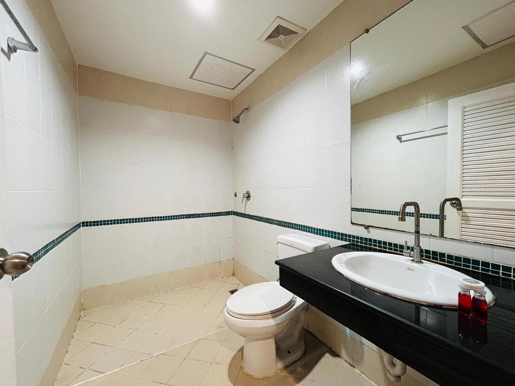 Cukoon Hotel Patong Habitación foto