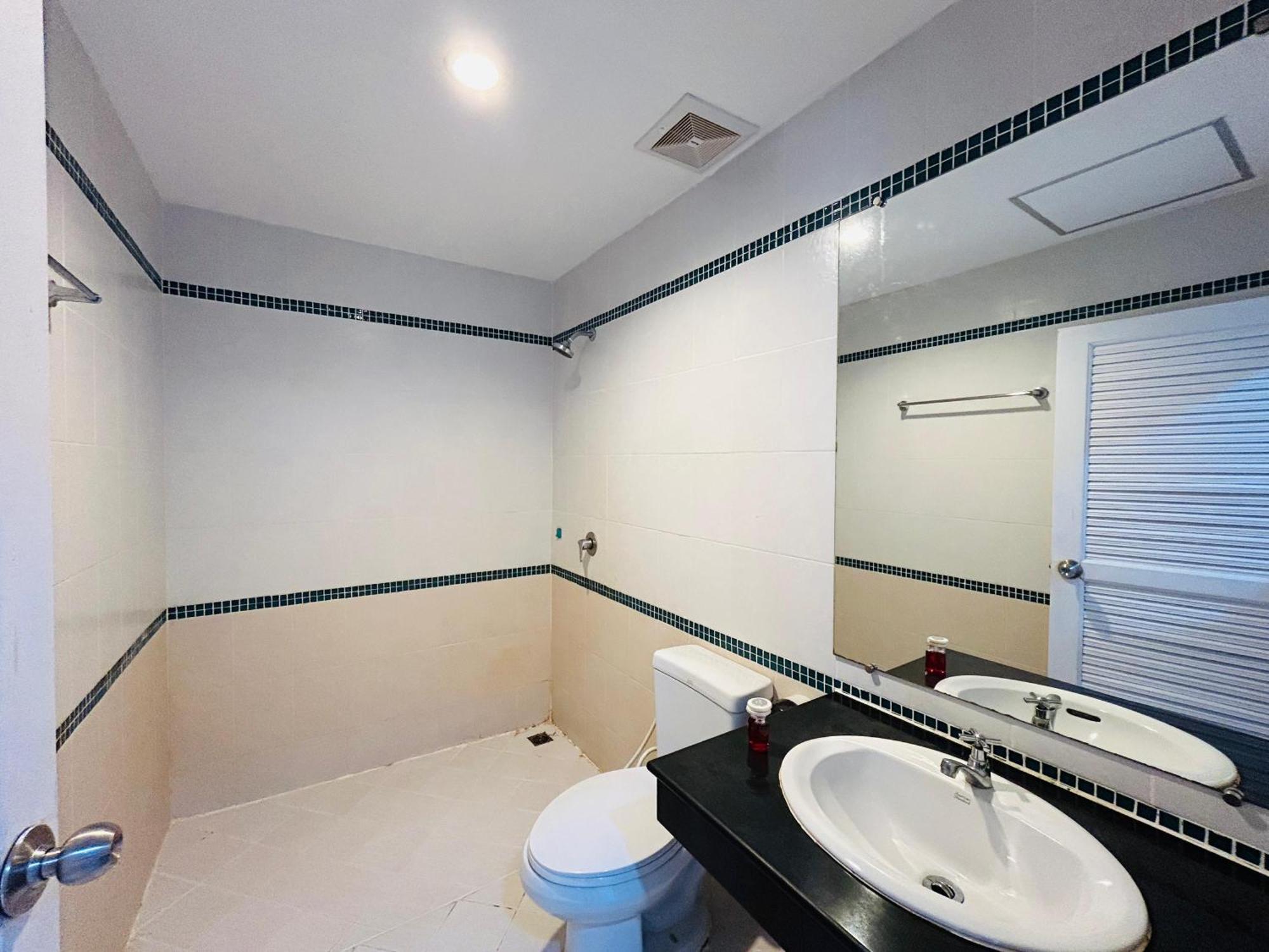 Cukoon Hotel Patong Habitación foto