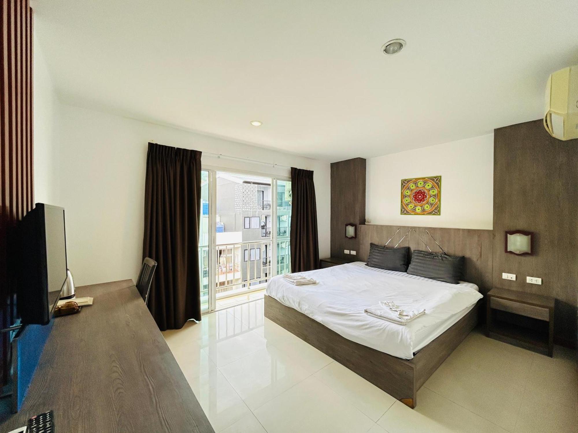 Cukoon Hotel Patong Exterior foto