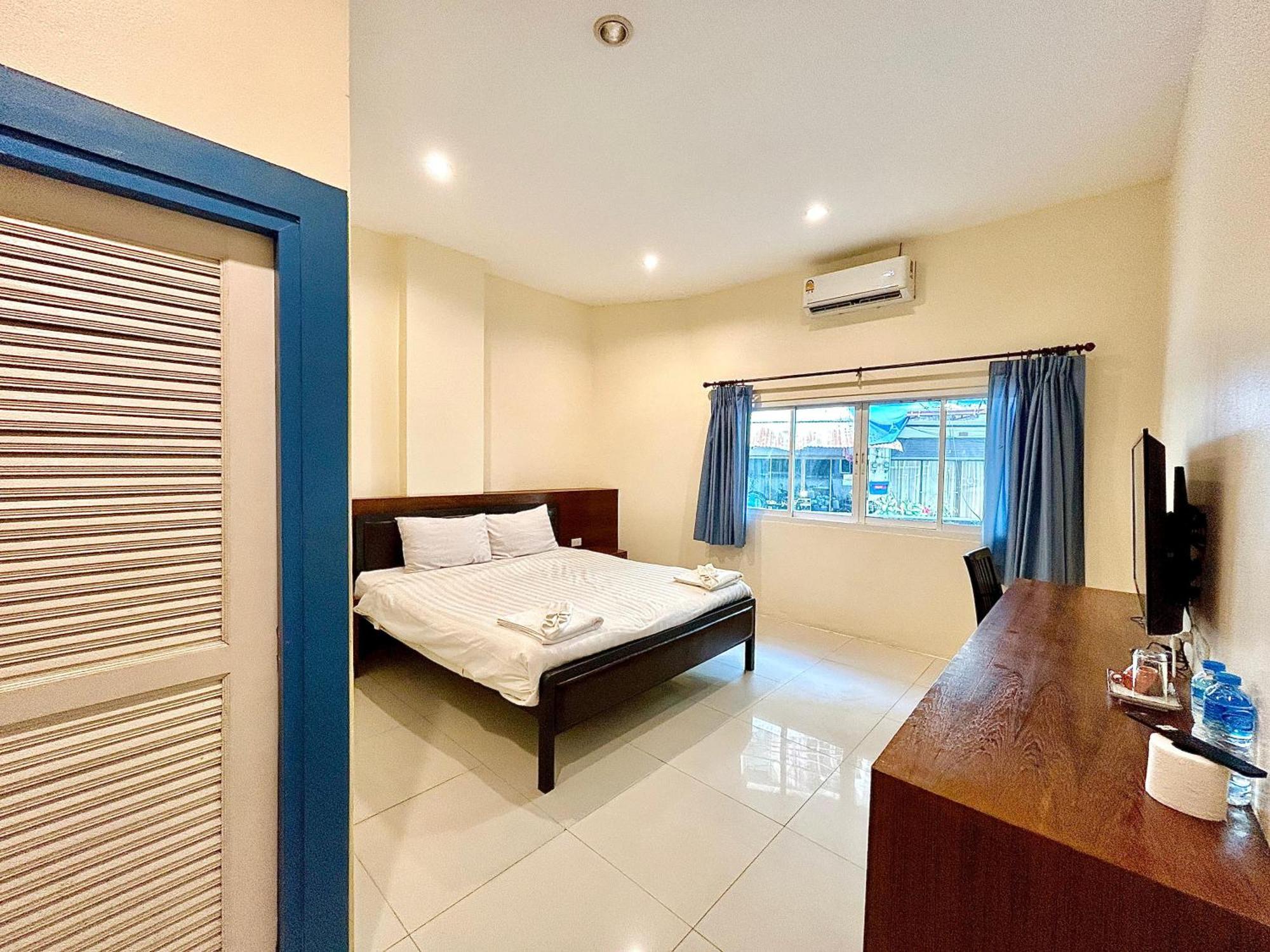 Cukoon Hotel Patong Exterior foto