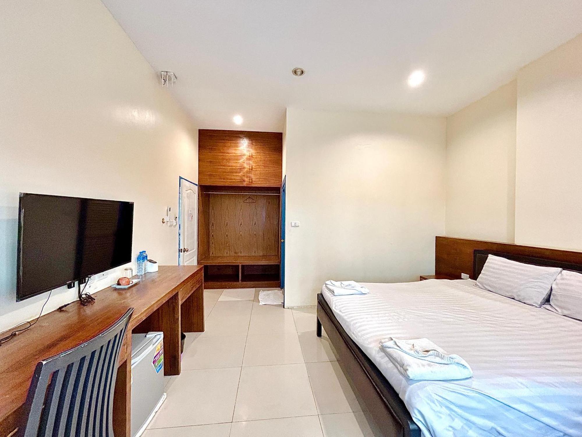 Cukoon Hotel Patong Exterior foto